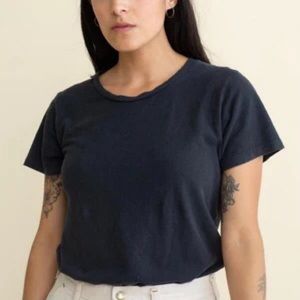 Small black Jungmaven Lorel tee